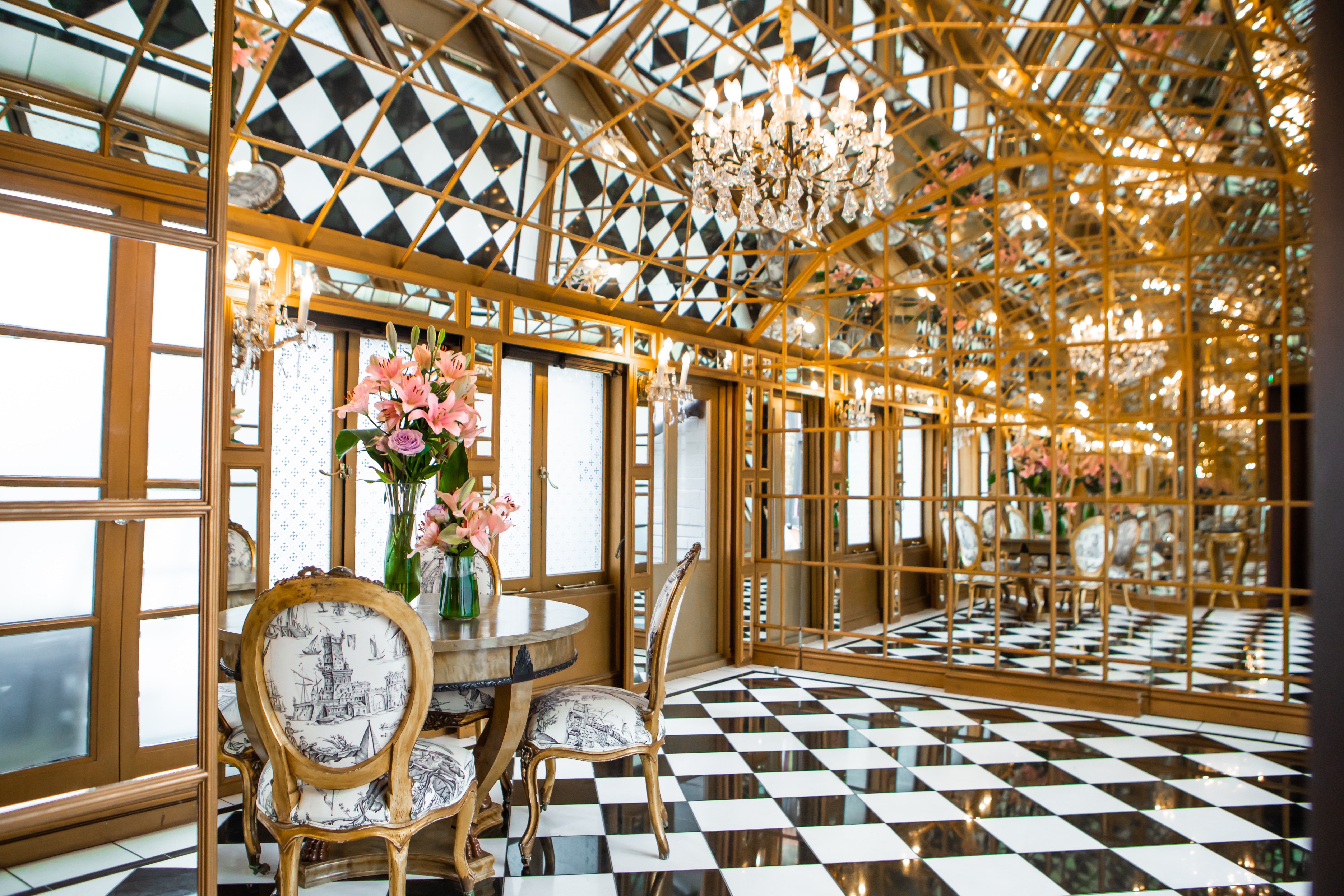 Mirror Room inside of 11 Cadogan Gardens