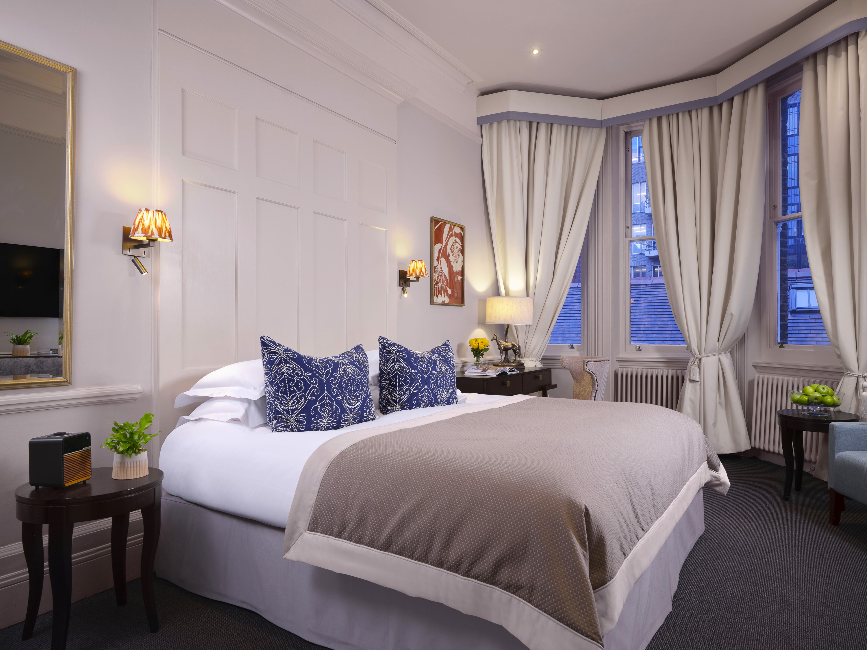 11 Cadogan Gardens Deluxe King Room London Hotel Suites