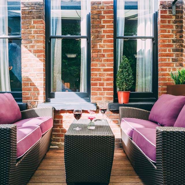 Sofa and cocktails at the Terrace at 11 Cadogan Gardens