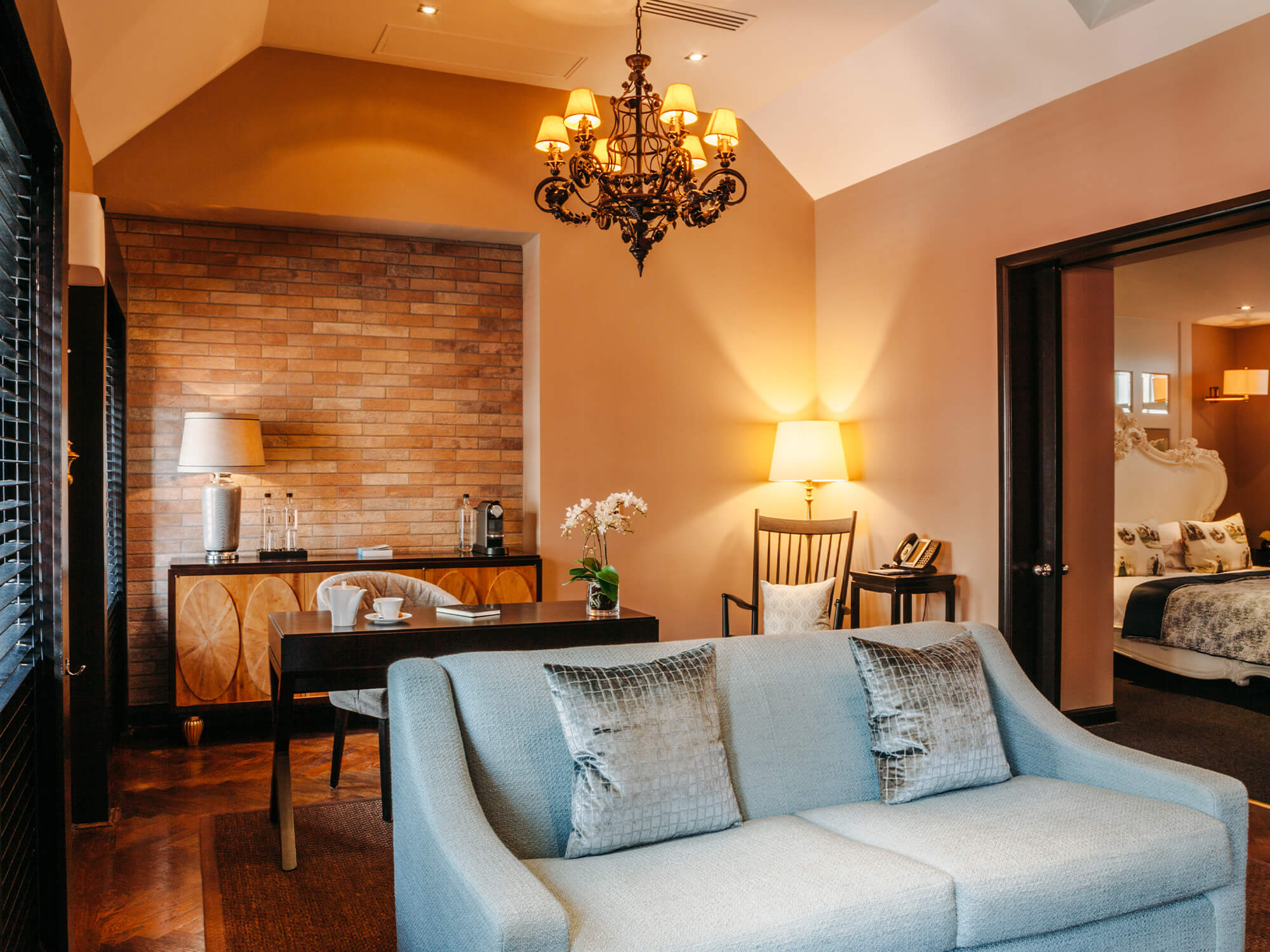 Living room of the Cadogan Suite at 11 Cadogan Gardens chelsea hotel london 